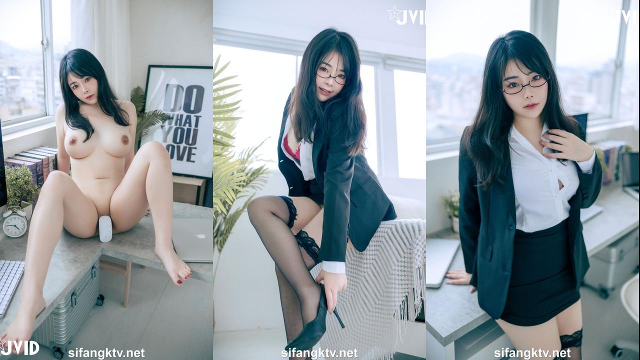 蒂蒂《办公桌下的性感秘书》